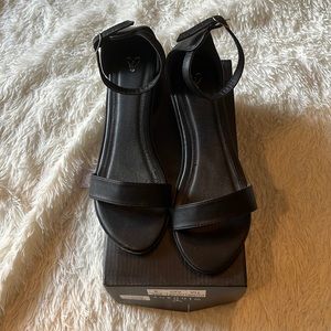 Windsor sandal.